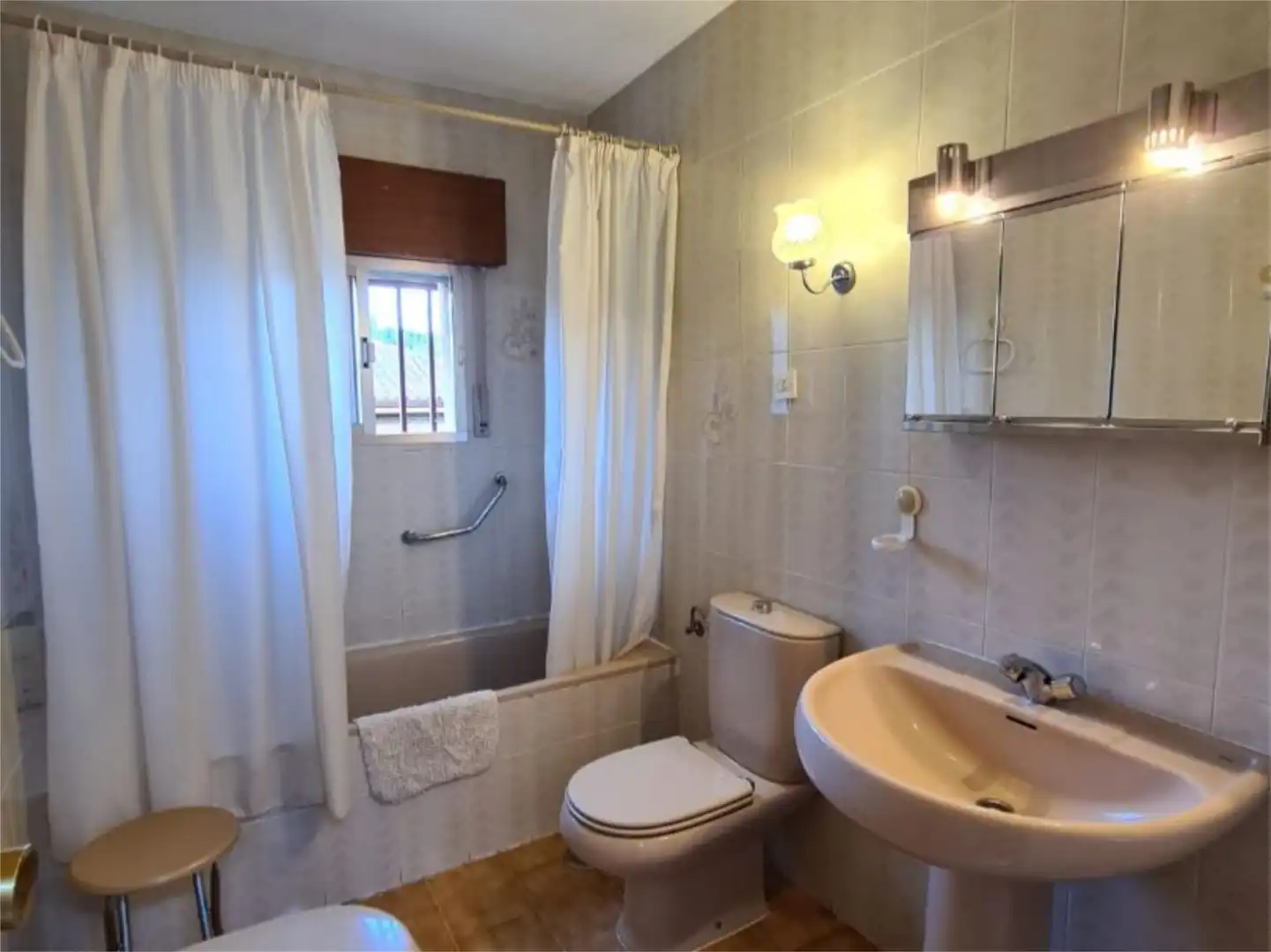 Casa o chalet de alquiler en Soto del Real Baño de Casa o chalet de alquiler en Soto del Real con Aire acondicionado, Calefacción y Jardín privado