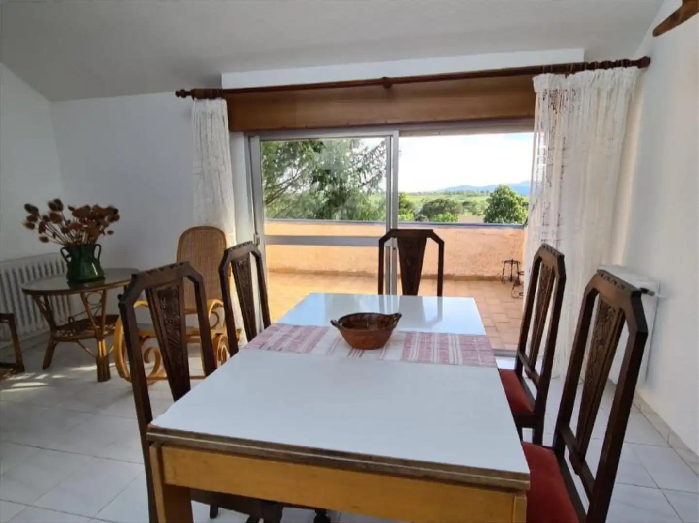 Casa o chalet de alquiler en Soto del Real Comedor de Casa o chalet de alquiler en Soto del Real con Aire acondicionado, Calefacción y Jardín privado