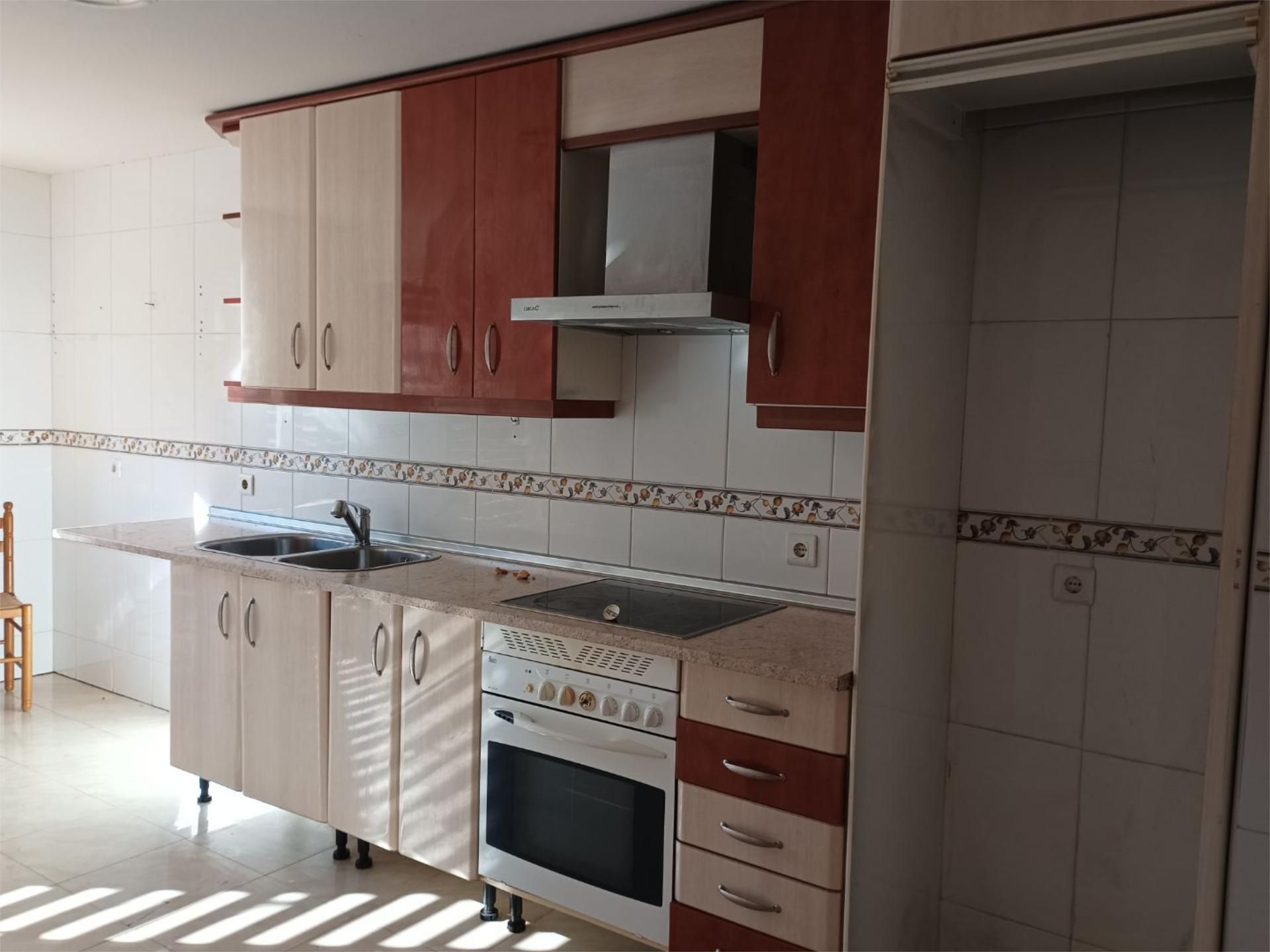 Pis de lloguer a Calle Emilio Borrajo, 3, Hospital - Nuevo Centro de Talavera de la Reina Cuina de Pis de lloguer en Talavera de la Reina