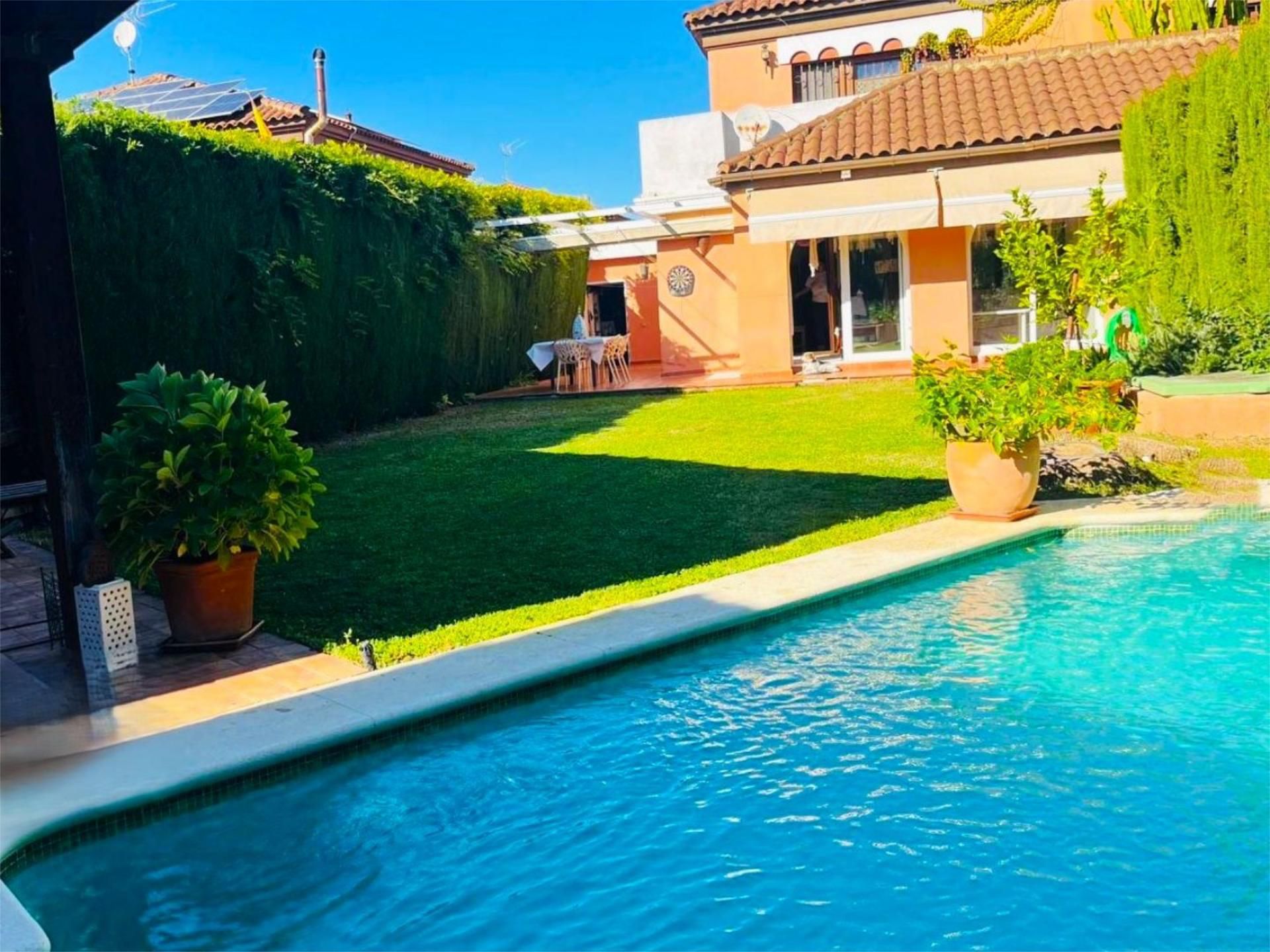 Jardí de Casa o xalet en venda en Umbrete amb Aire condicionat, Terrassa i Piscina