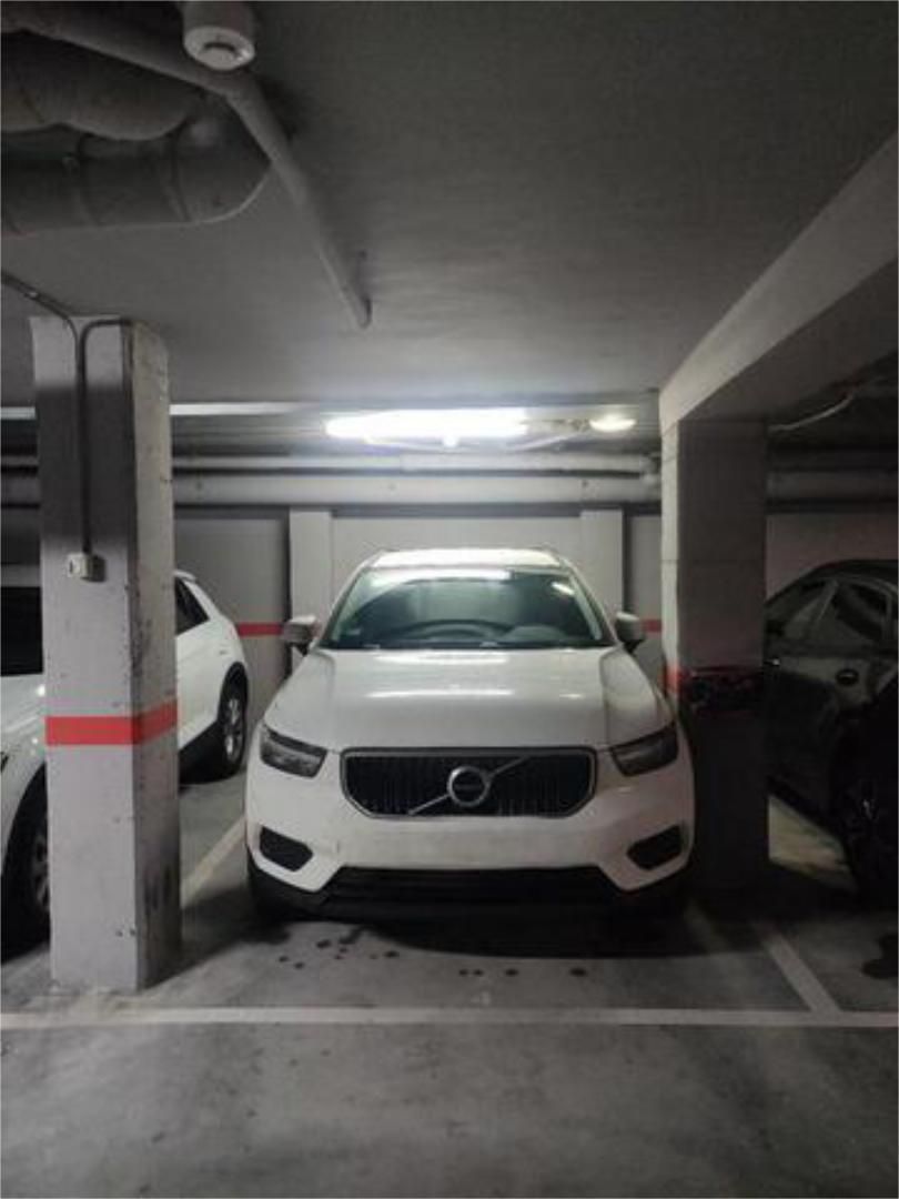 Aparcament de Pis en venda en Oviedo  amb Calefacció i Moblat