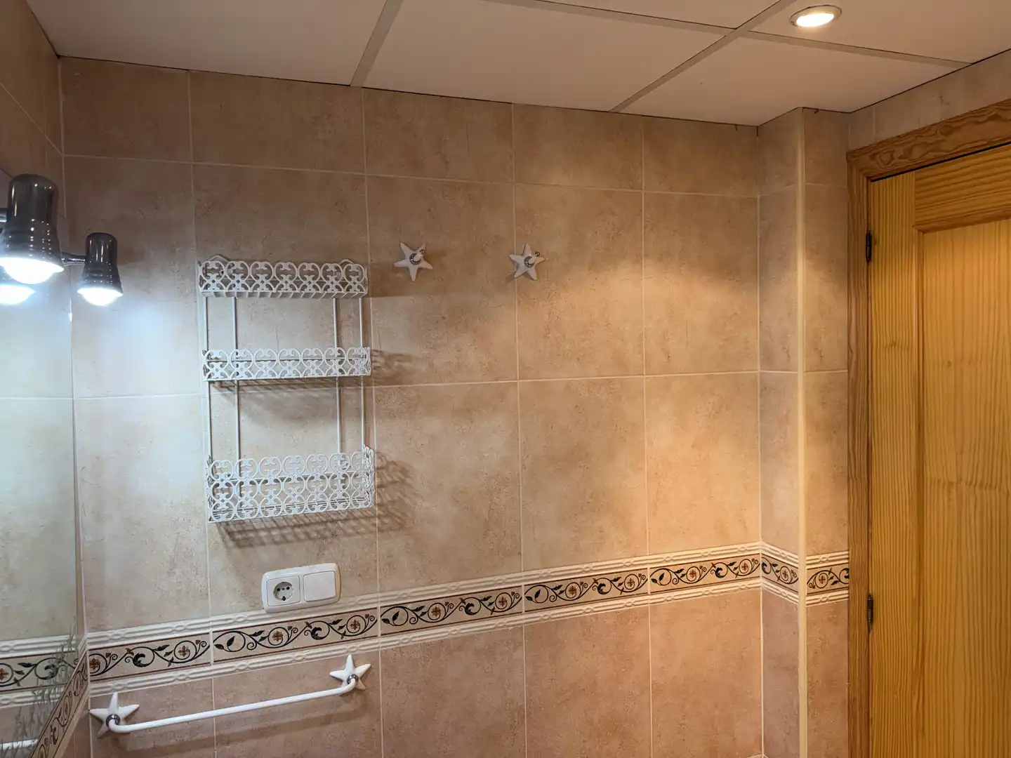 Flat for sale in Calle Castañetero, 34, Campanillas Bathroom of Flat for sale in Málaga with Air Conditioner, Heating and Private garden