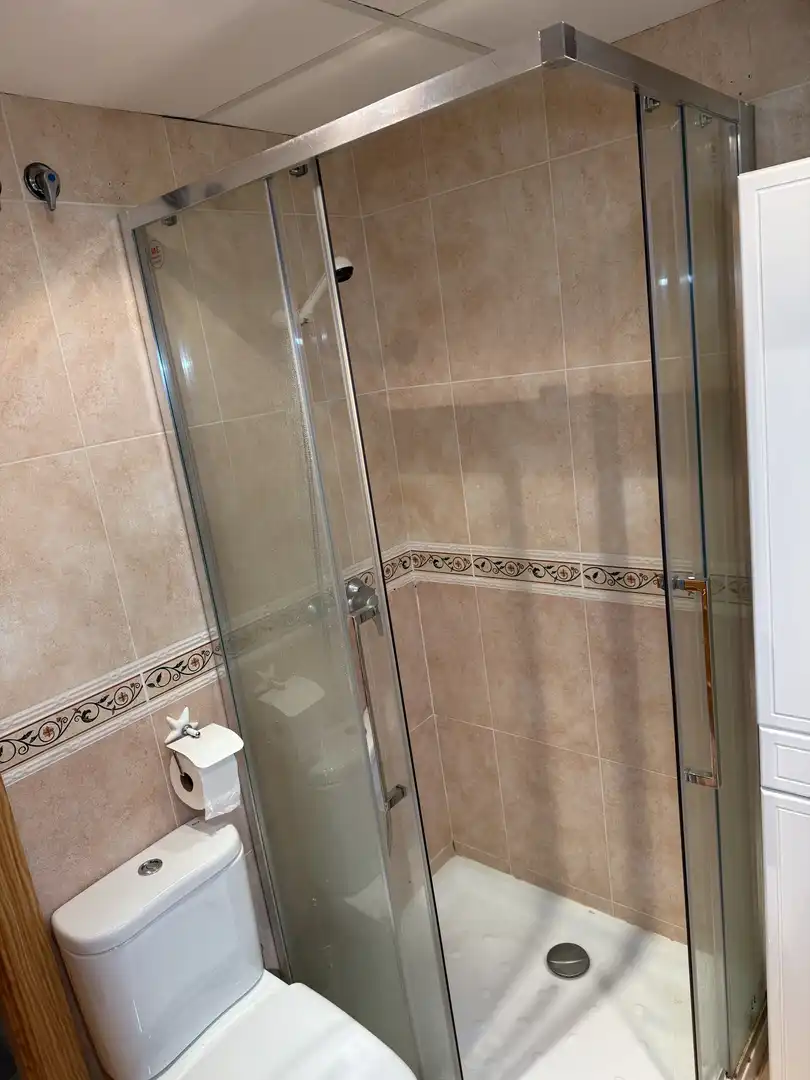 Flat for sale in Calle Castañetero, 34, Campanillas Bathroom of Flat for sale in Málaga with Air Conditioner, Heating and Private garden