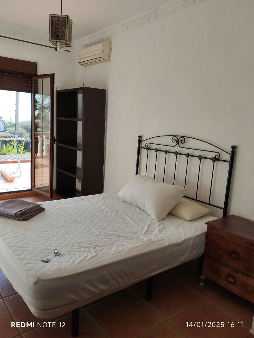 Pis per a compartir a Calle Juan de Campo, 14, Bello Horizonte - Lindasol Dormitori de Pis per a compartir en Marbella amb Terrassa, Moblat i Microones