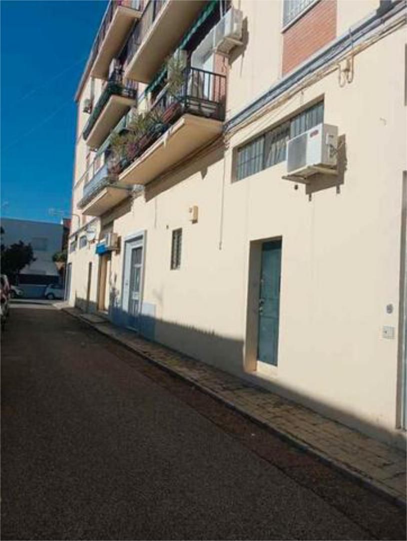 Vista exterior de Local de alquiler en  Sevilla Capital