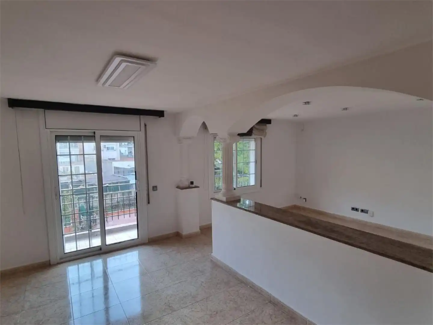 Piso en venta en Carrer de Mossèn Jacint Verdaguer, 170, Vinyets - Molí Vell Vista exterior de Piso en venta en Sant Boi de Llobregat con Aire acondicionado y Balcón