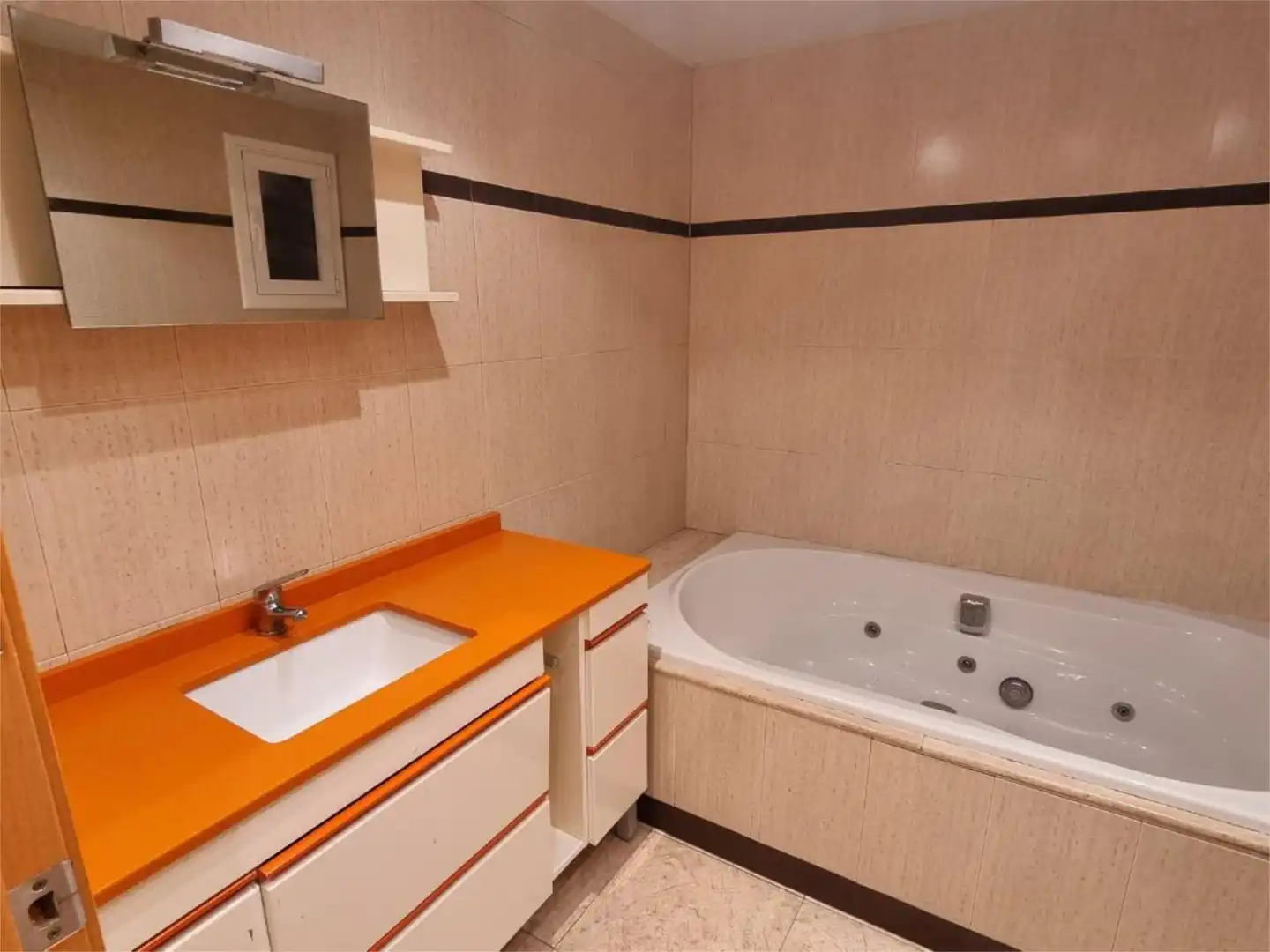 Piso en venta en Carrer de Mossèn Jacint Verdaguer, 170, Vinyets - Molí Vell Baño de Piso en venta en Sant Boi de Llobregat con Aire acondicionado y Balcón