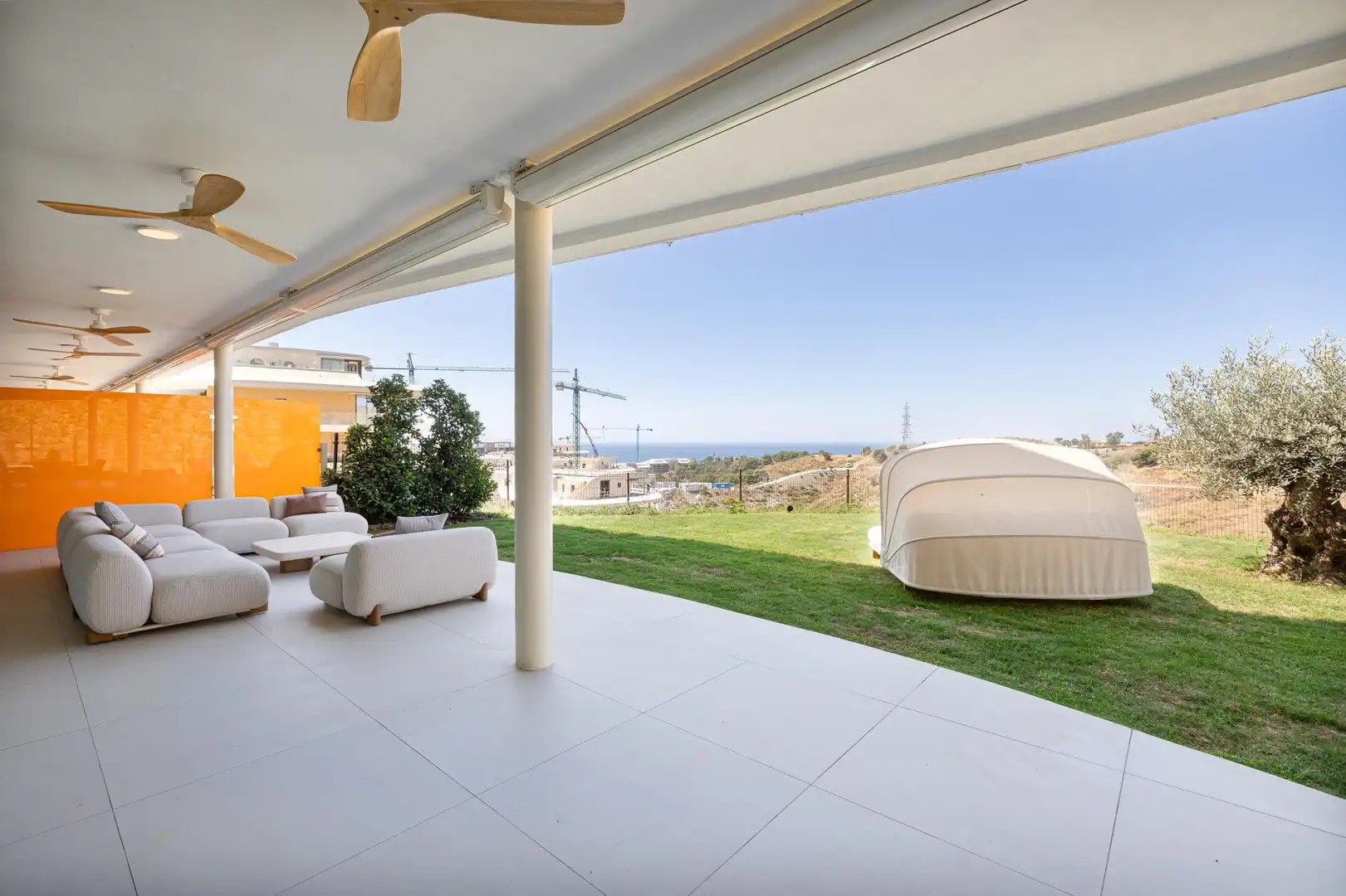 Planta baja en venta en Calle Sierra Nevada, 5, Las Gaviotas - Carvajal Terraza de Planta baja en venta en Fuengirola con Piscina
