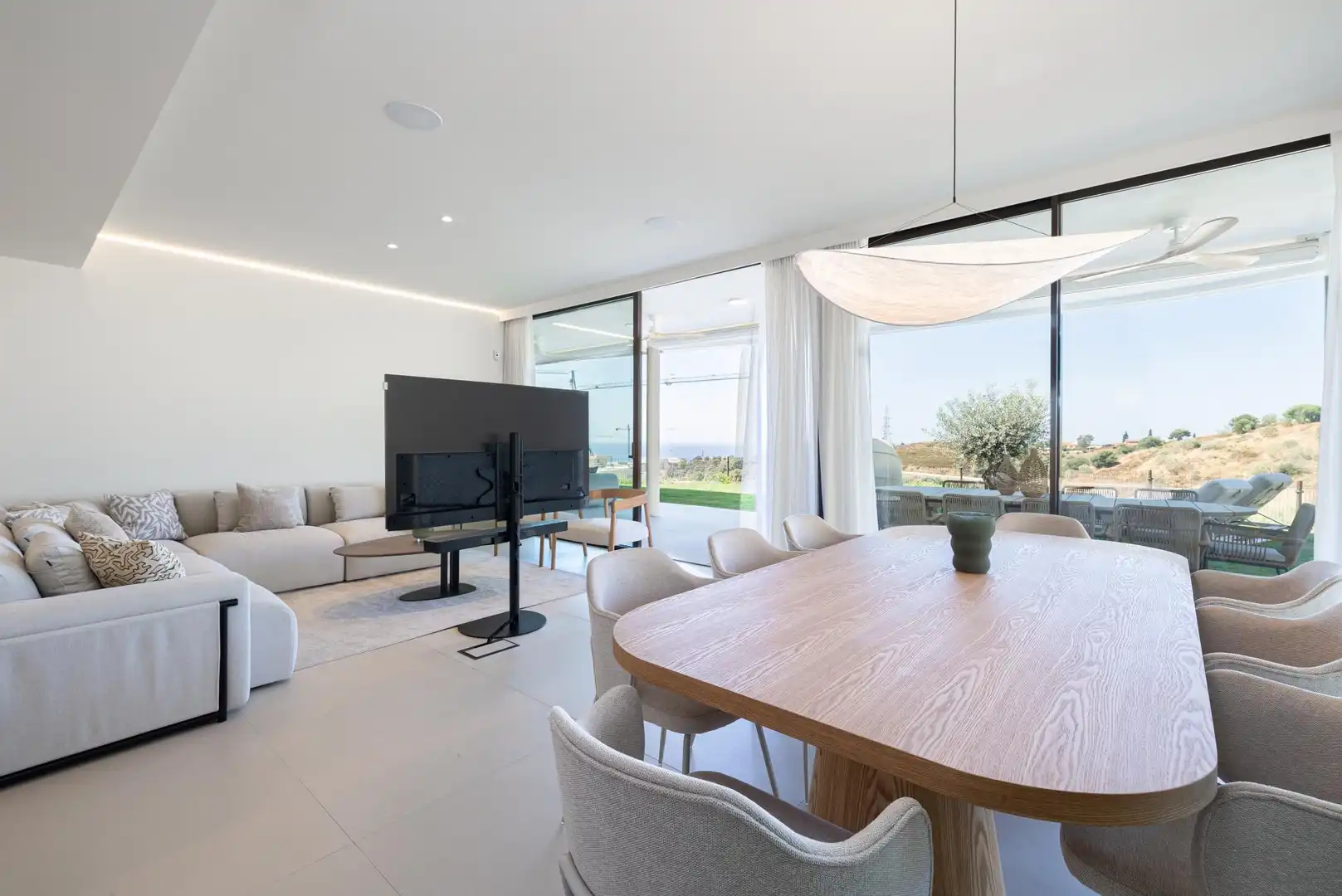 Planta baja en venta en Calle Sierra Nevada, 5, Las Gaviotas - Carvajal Sala de estar de Planta baja en venta en Fuengirola con Piscina