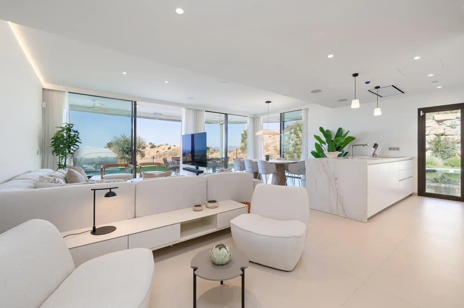 Planta baja en venta en Calle Sierra Nevada, 5, Las Gaviotas - Carvajal Sala de estar de Planta baja en venta en Fuengirola con Piscina