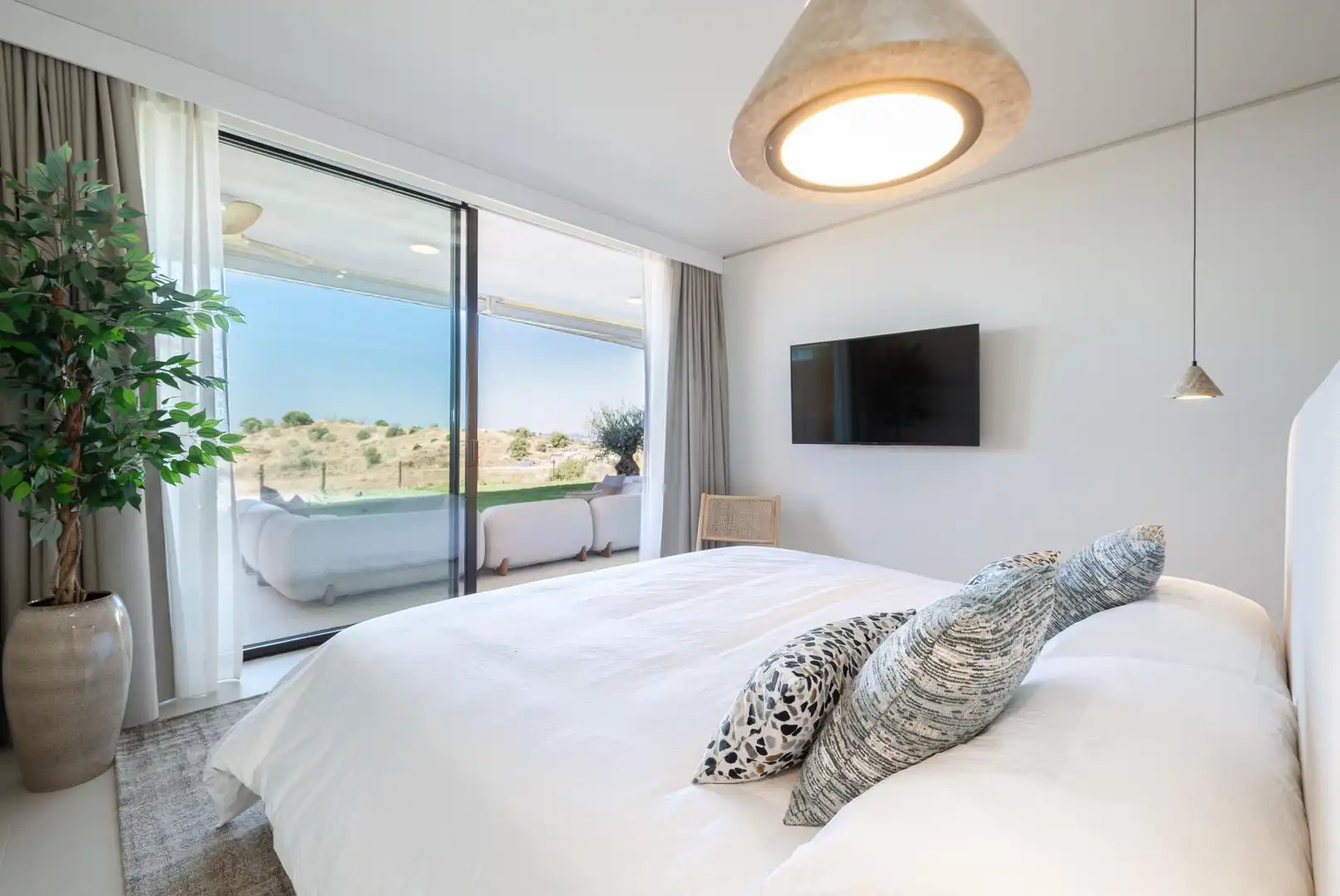 Planta baja en venta en Calle Sierra Nevada, 5, Las Gaviotas - Carvajal Habitación de Planta baja en venta en Fuengirola con Piscina