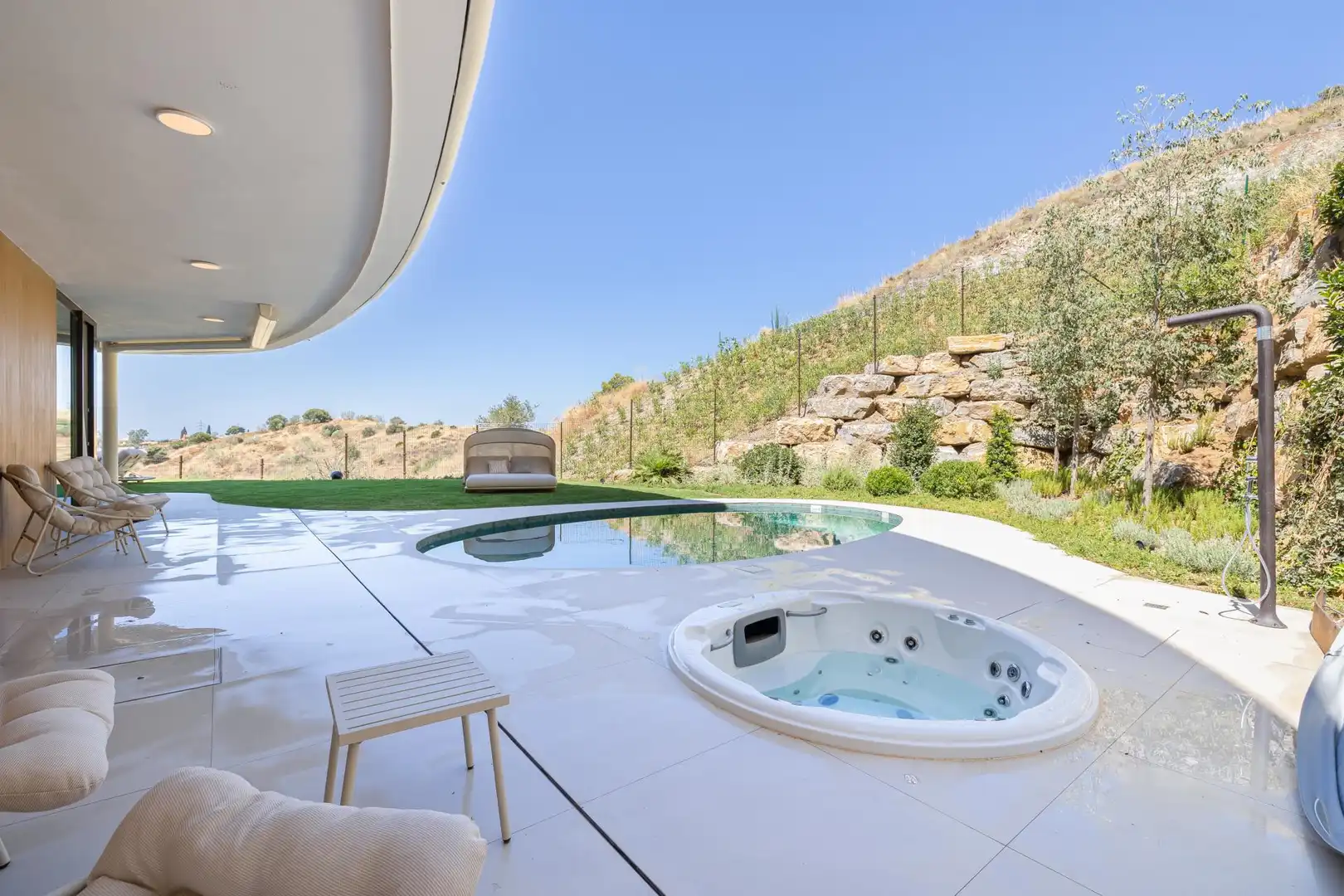 Planta baja en venta en Calle Sierra Nevada, 5, Las Gaviotas - Carvajal Piscina de Planta baja en venta en Fuengirola con Piscina