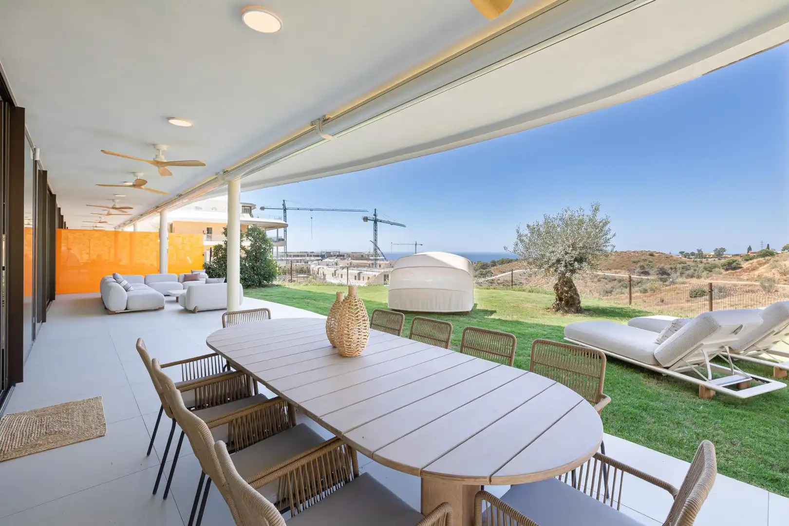 Planta baja en venta en Calle Sierra Nevada, 5, Las Gaviotas - Carvajal Terraza de Planta baja en venta en Fuengirola con Piscina