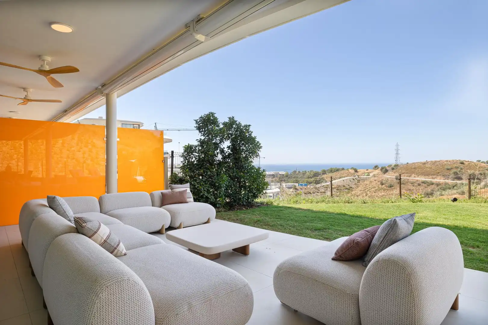 Planta baja en venta en Calle Sierra Nevada, 5, Las Gaviotas - Carvajal Terraza de Planta baja en venta en Fuengirola con Piscina