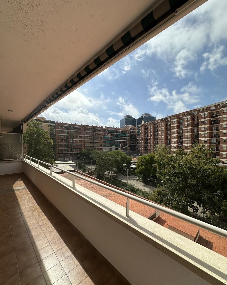 Exterior view of Flat for sale in  Barcelona Capital  with Air Conditioner, Terrace and Balcony