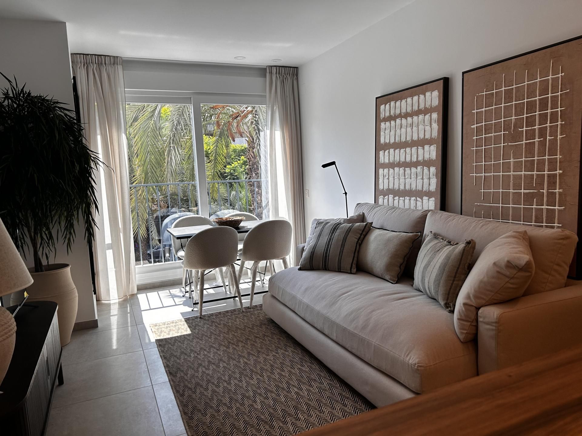 Sala d'estar de Pis de lloguer en Alicante / Alacant amb Aire condicionat i Piscina