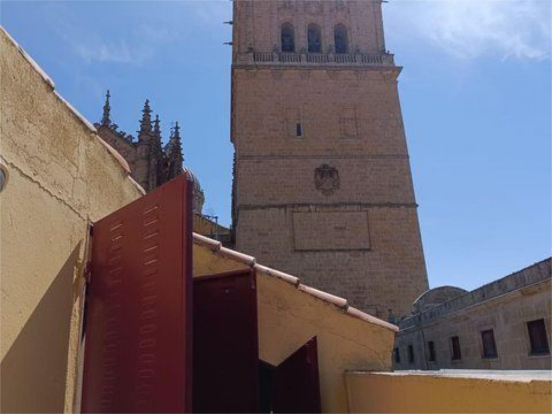 Àtic per a compartir a Calle Calderón de la Barca, 7, Universidad - Tenerías Vista exterior de Àtic per a compartir en Salamanca Capital amb Calefacció, Jardí privat i Parquet