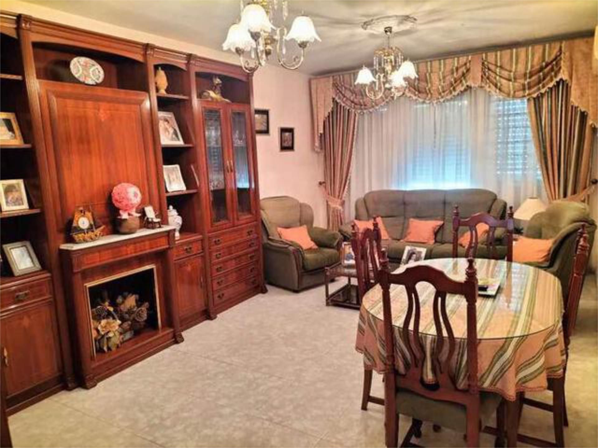 Sala d'estar de Casa o xalet en venda en Hornachos amb Calefacció, Jardí privat i Terrassa