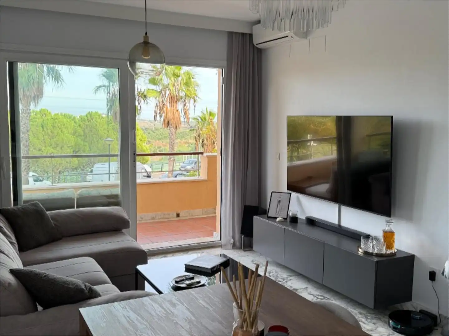 Wohnung zum Verkauf in Camino Cuesta del Palmar, 34, Alquería - Torrealquería Wohnzimmer von Wohnung zum Verkauf in Alhaurín de la Torre mit Klimaanlage, Heizung und Terrasse