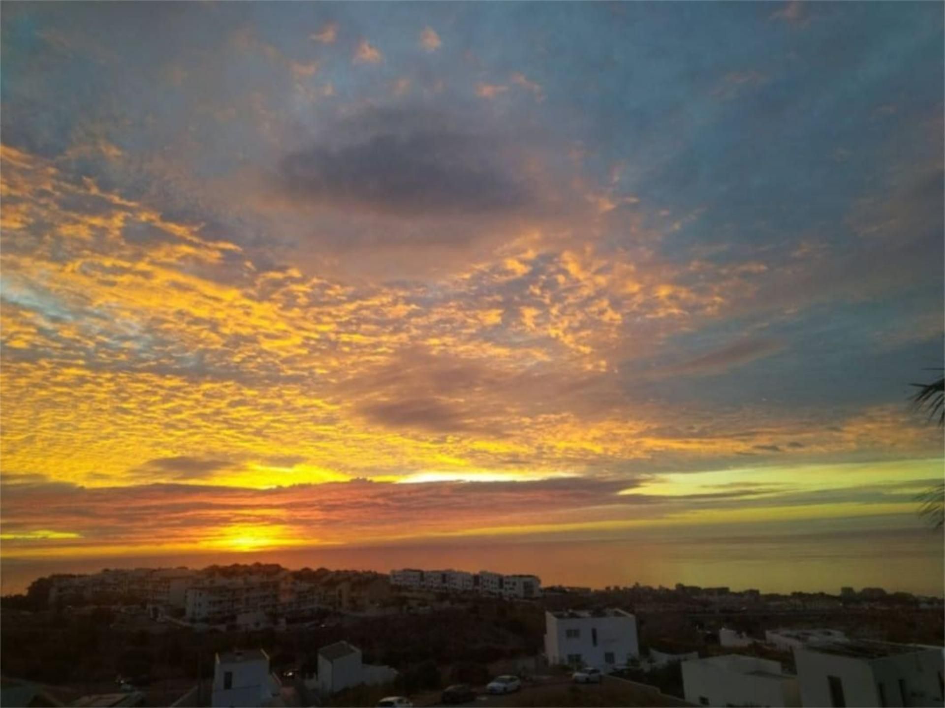 Vista exterior de Pis en venda en Benalmádena amb Aire condicionat, Terrassa i Piscina