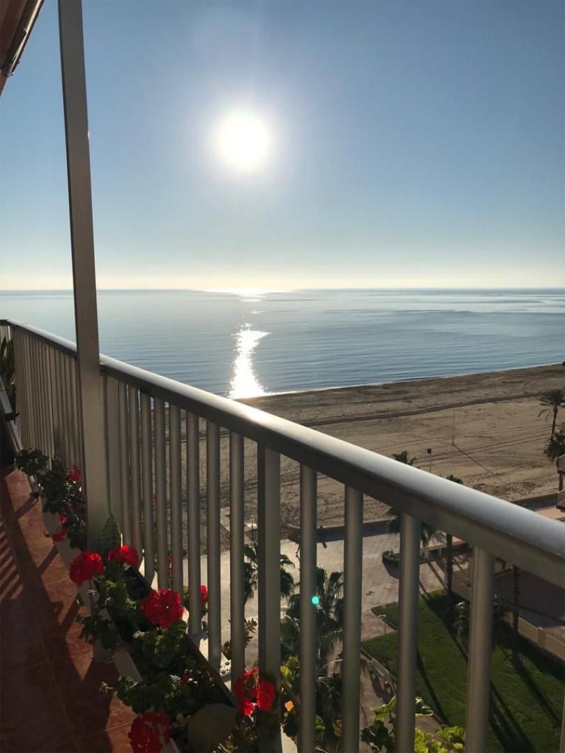 Apartament de lloguer a Avenida Castelló, 20, Cullera Dormitori de Apartament de lloguer en Cullera amb Terrassa i Balcó