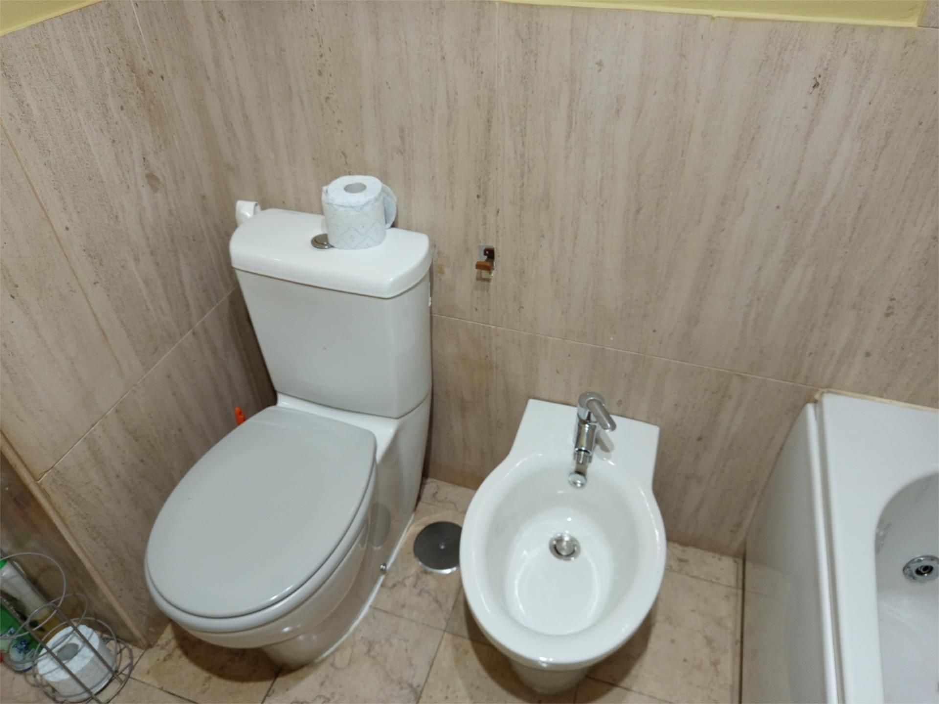 Baño de Estudio de alquiler en O Porriño   con Calefacción, Trastero y Amueblado