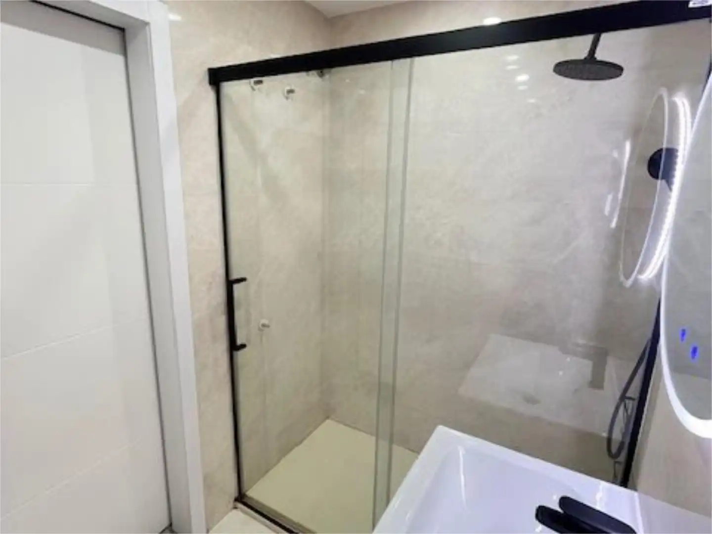Baño de Piso en venta en  Sevilla Capital con Aire acondicionado y Piscina