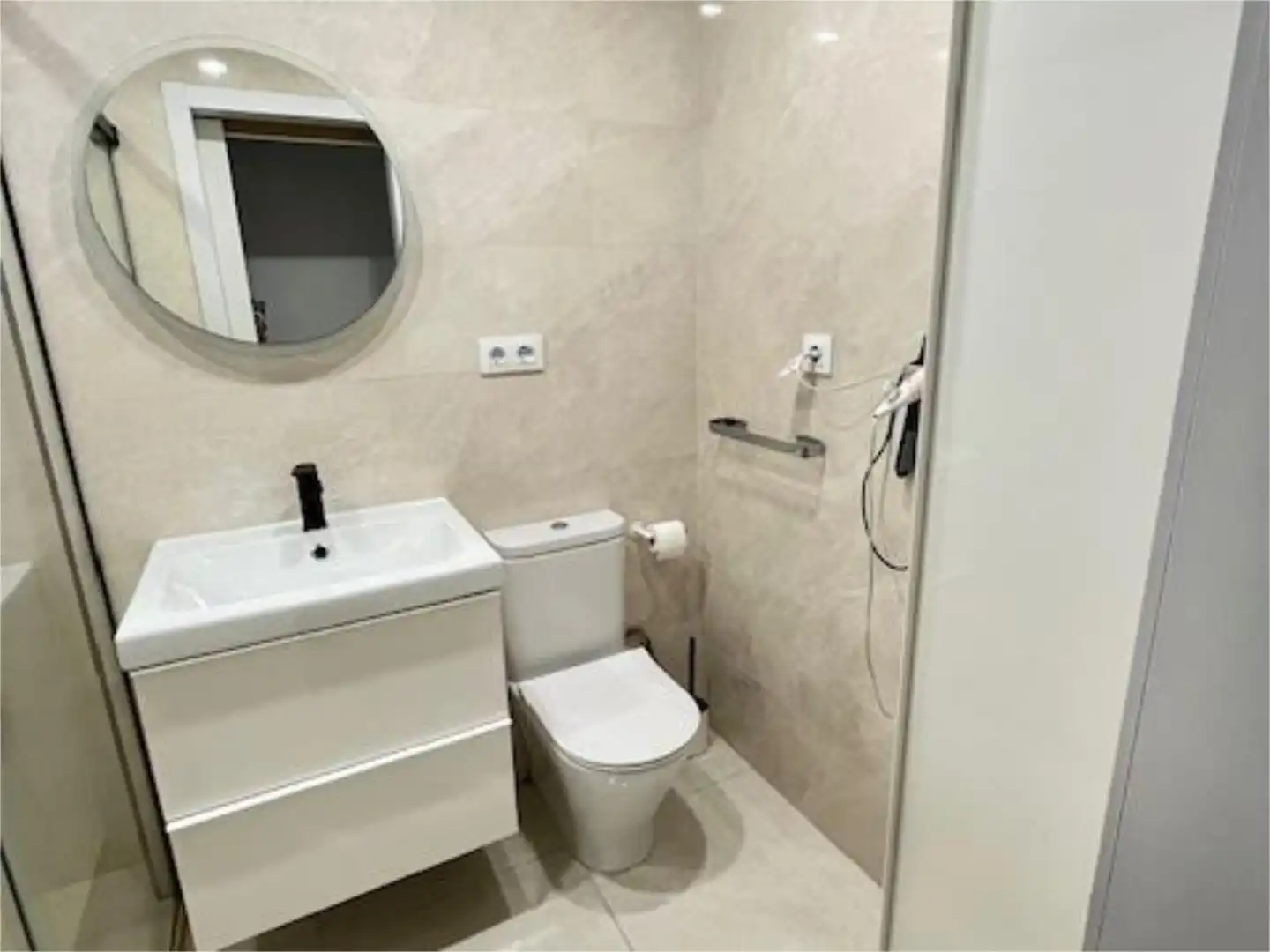 Baño de Piso en venta en  Sevilla Capital con Aire acondicionado y Piscina