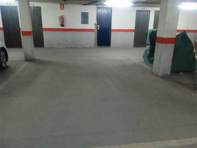 Garaje en Alquiler en La Adrada