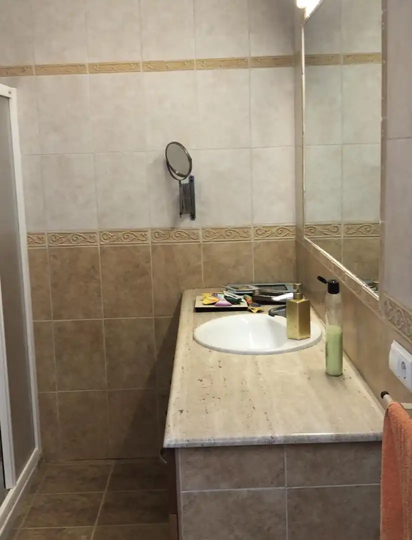 Badezimmer von Einfamilien-Reihenhaus zum Verkauf in Guadassuar mit Balkon