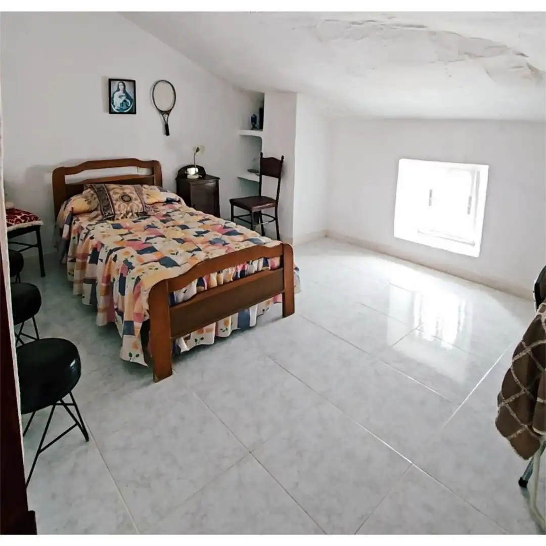 Casa adosada en venta en Calle San Isidoro, 8, Benadalid Habitación de Casa adosada en venta en Benadalid con Terraza, Trastero y Amueblado