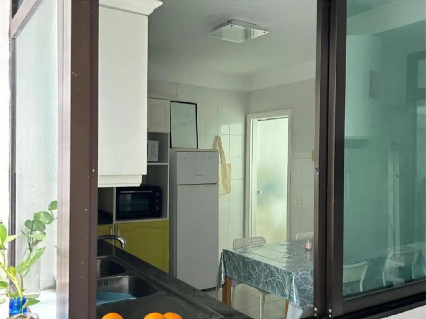 Room in Calle de Benavides, 55, Duggi - Rambla - Los Hoteles Kitchen of Flat for share in Santa Cruz de Tenerife with Furnished