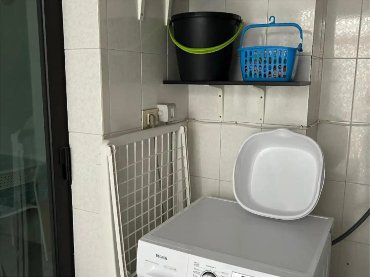 Room in Calle de Benavides, 55, Duggi - Rambla - Los Hoteles Bathroom of Flat for share in Santa Cruz de Tenerife with Furnished