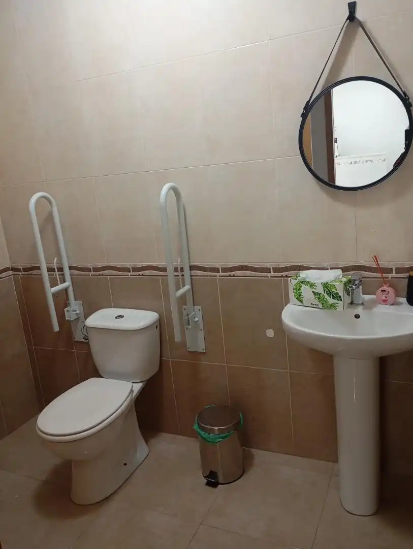 Local en traspaso en Carrer Mariano Benlliure, Reina Victoria - Miguel Hernández Baño de Local en traspaso en Elche / Elx con Aire acondicionado