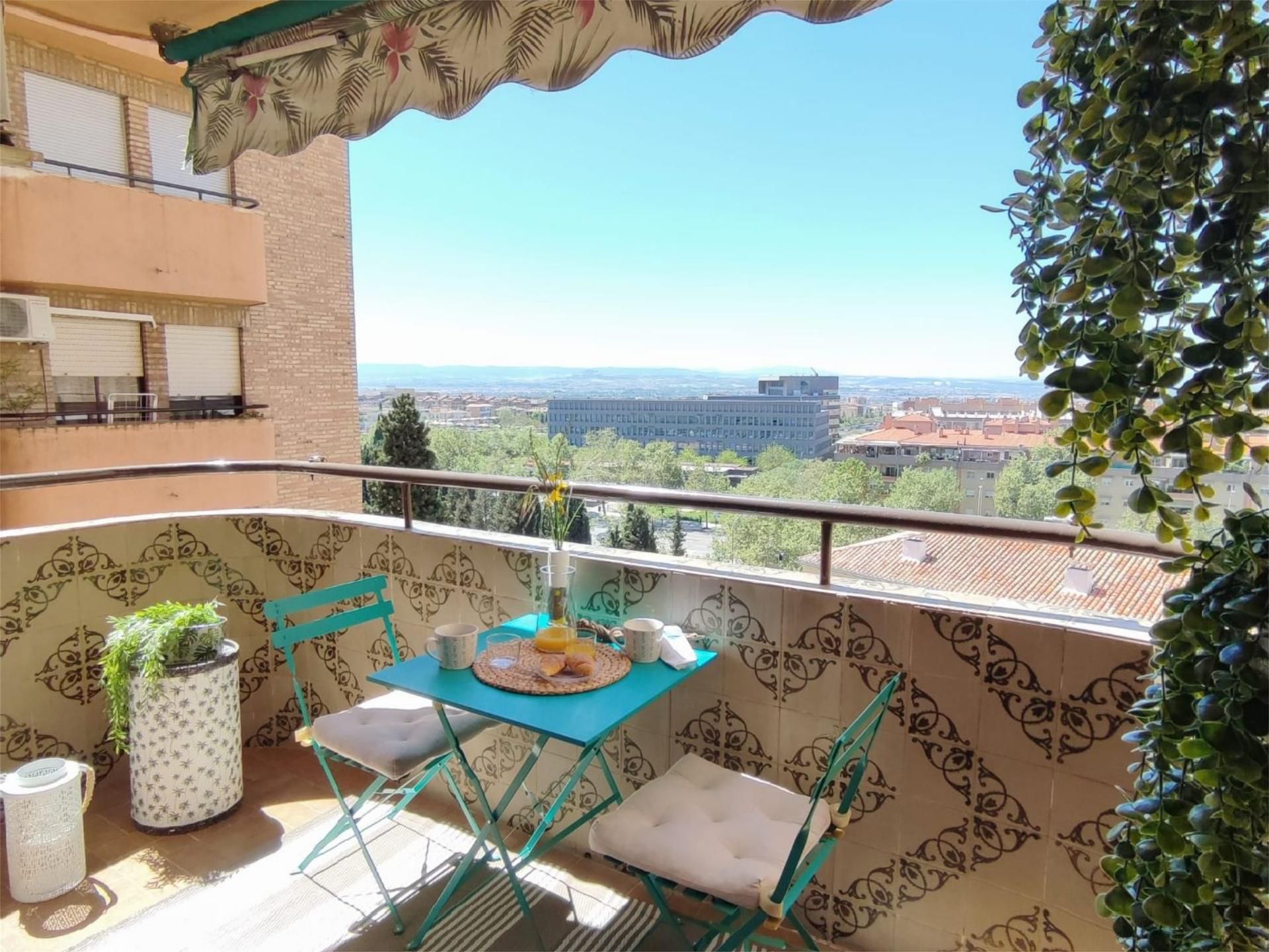 Terrassa de Pis de lloguer en  Granada Capital amb Aire condicionat i Balcó