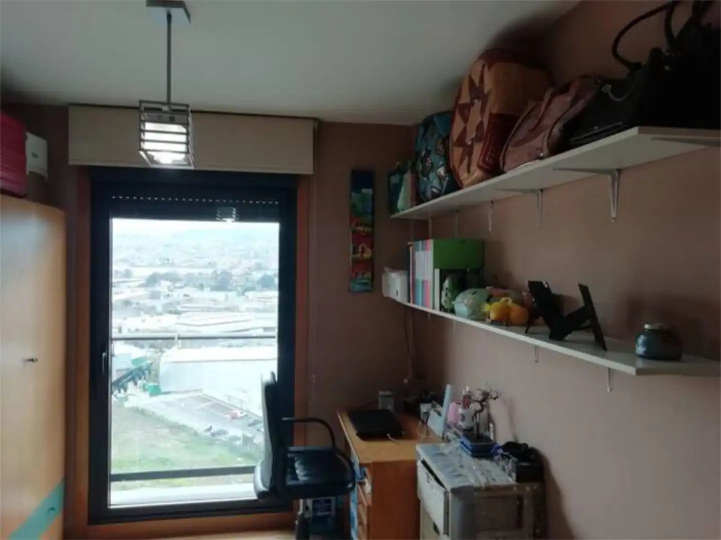 Dormitori de Apartament per a compartir en Vigo  amb Parquet i Moblat