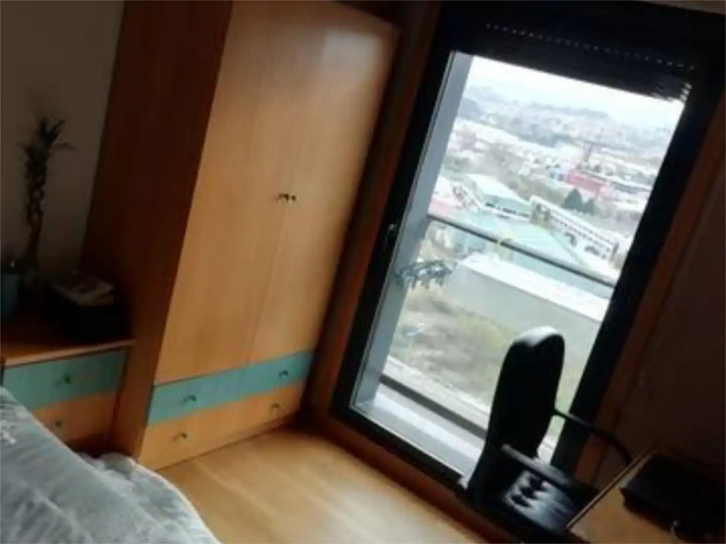 Dormitori de Apartament per a compartir en Vigo  amb Parquet i Moblat
