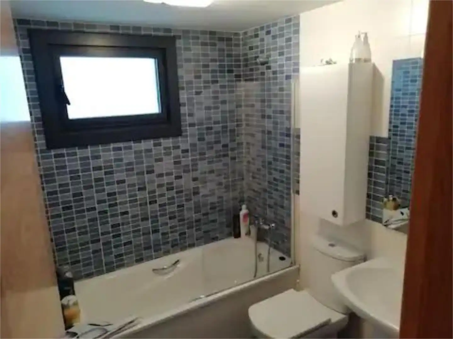 Bany de Apartament per a compartir en Vigo  amb Parquet i Moblat