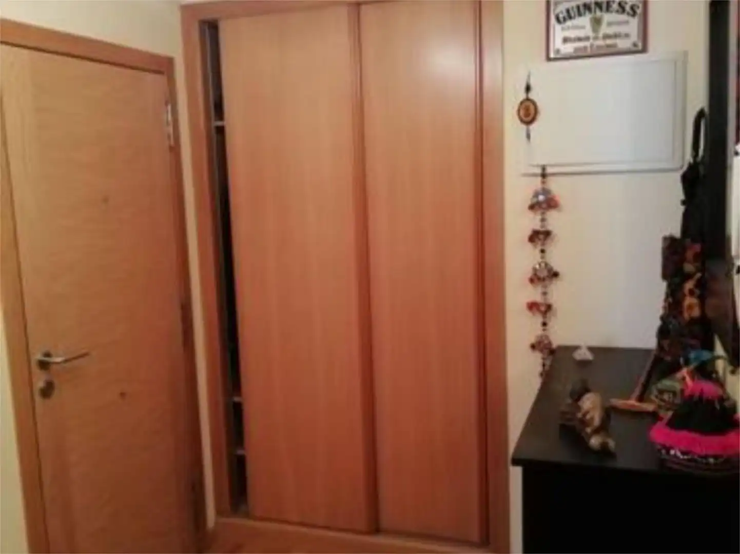 Dormitori de Apartament per a compartir en Vigo  amb Parquet i Moblat
