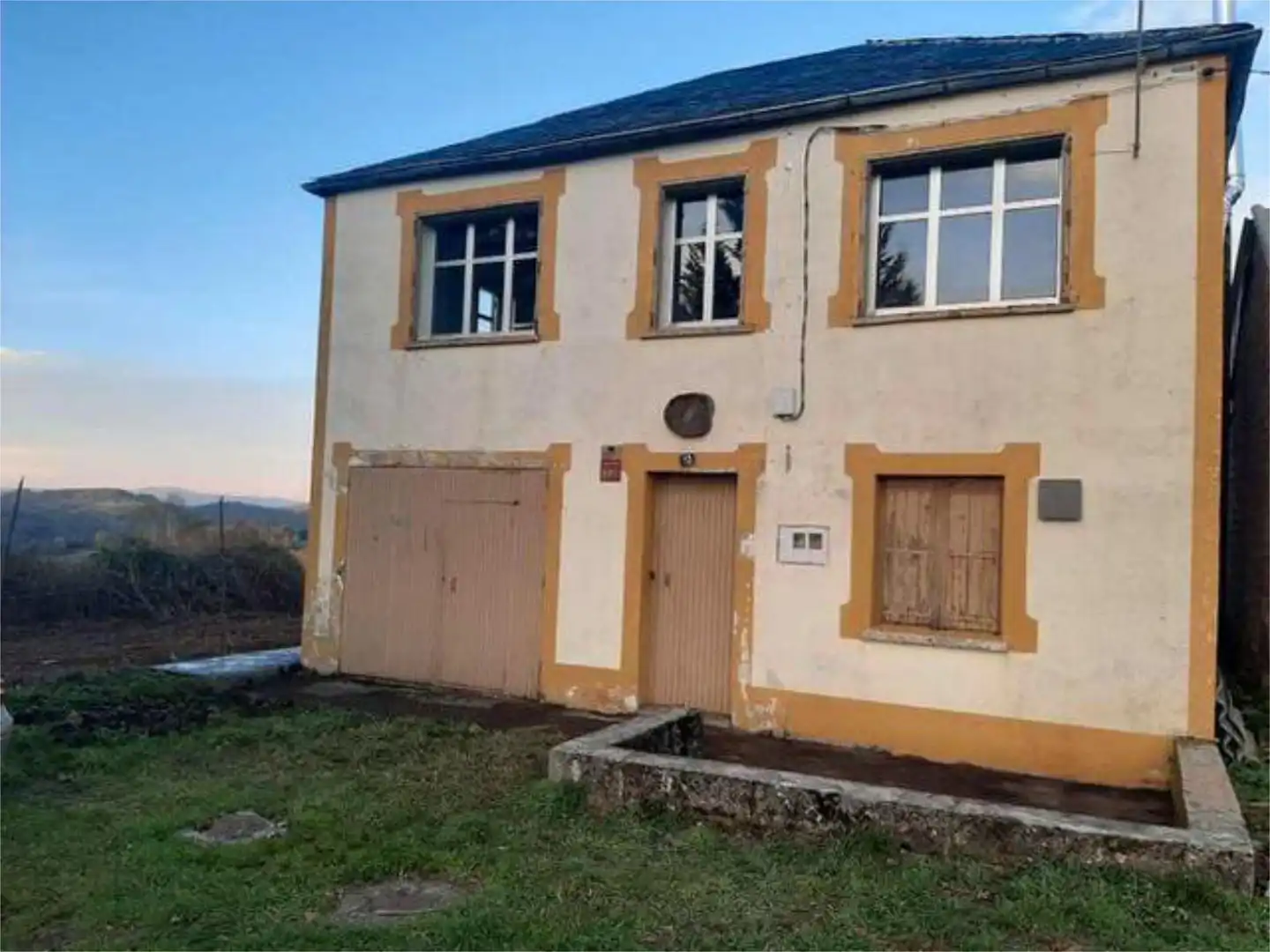 Casa adosada en venta en Cervantes Vista exterior de Casa adosada en venta en Cervantes con Calefacción, Jardín privado y Terraza