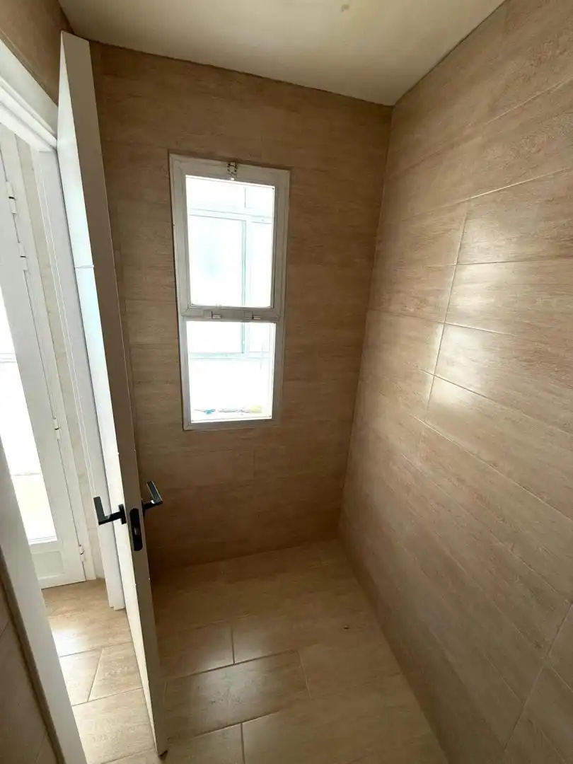 Baño de Piso en venta en Trujillo con Terraza, Parking comunitario y Balcón