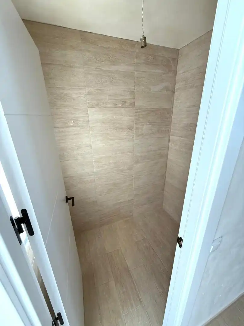 Baño de Piso en venta en Trujillo con Terraza, Parking comunitario y Balcón