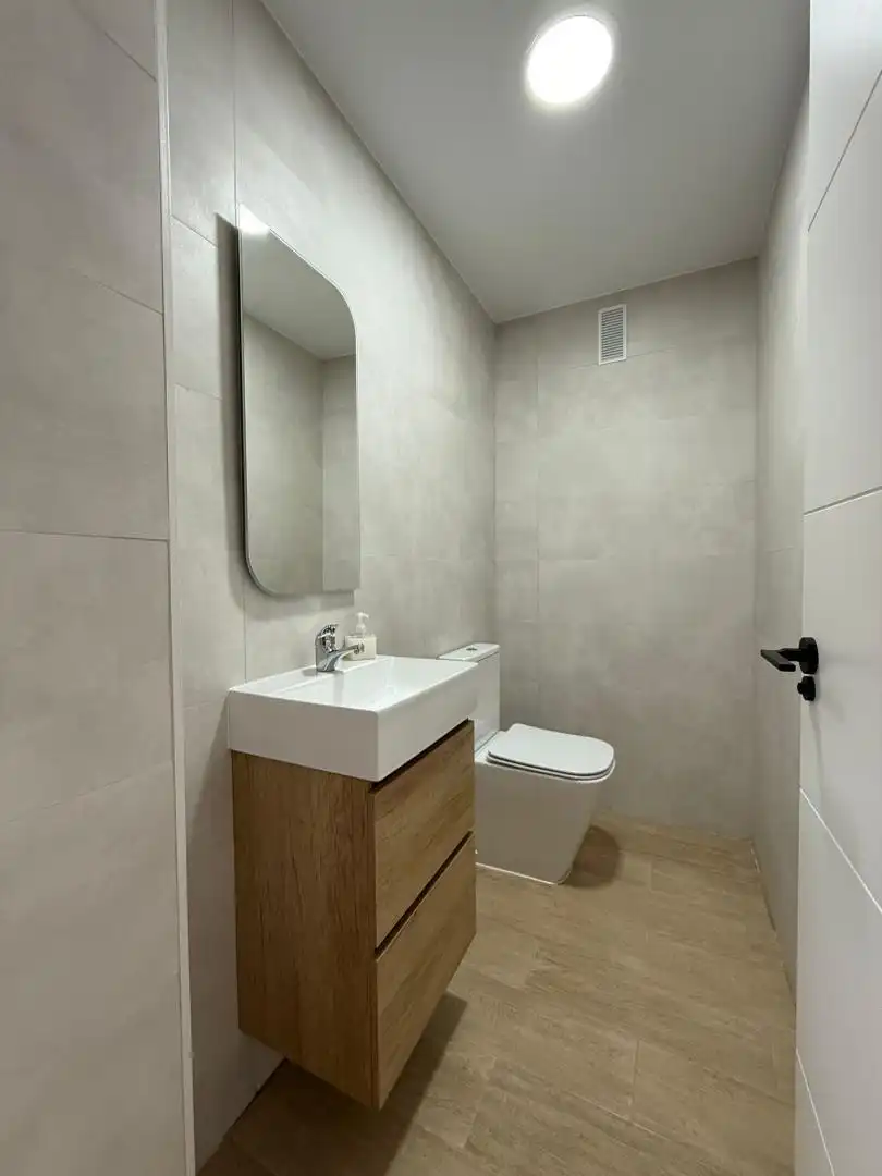 Baño de Piso en venta en Trujillo con Terraza, Parking comunitario y Balcón