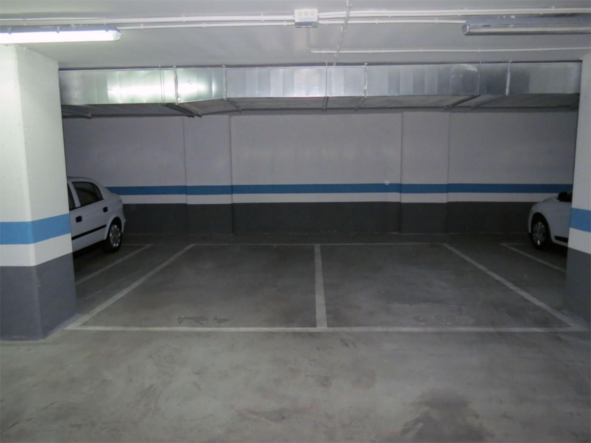 Flat to rent in Calle de Perseo, 43, Móstoles Parking of Flat to rent in Móstoles with Terrace and Swimming Pool