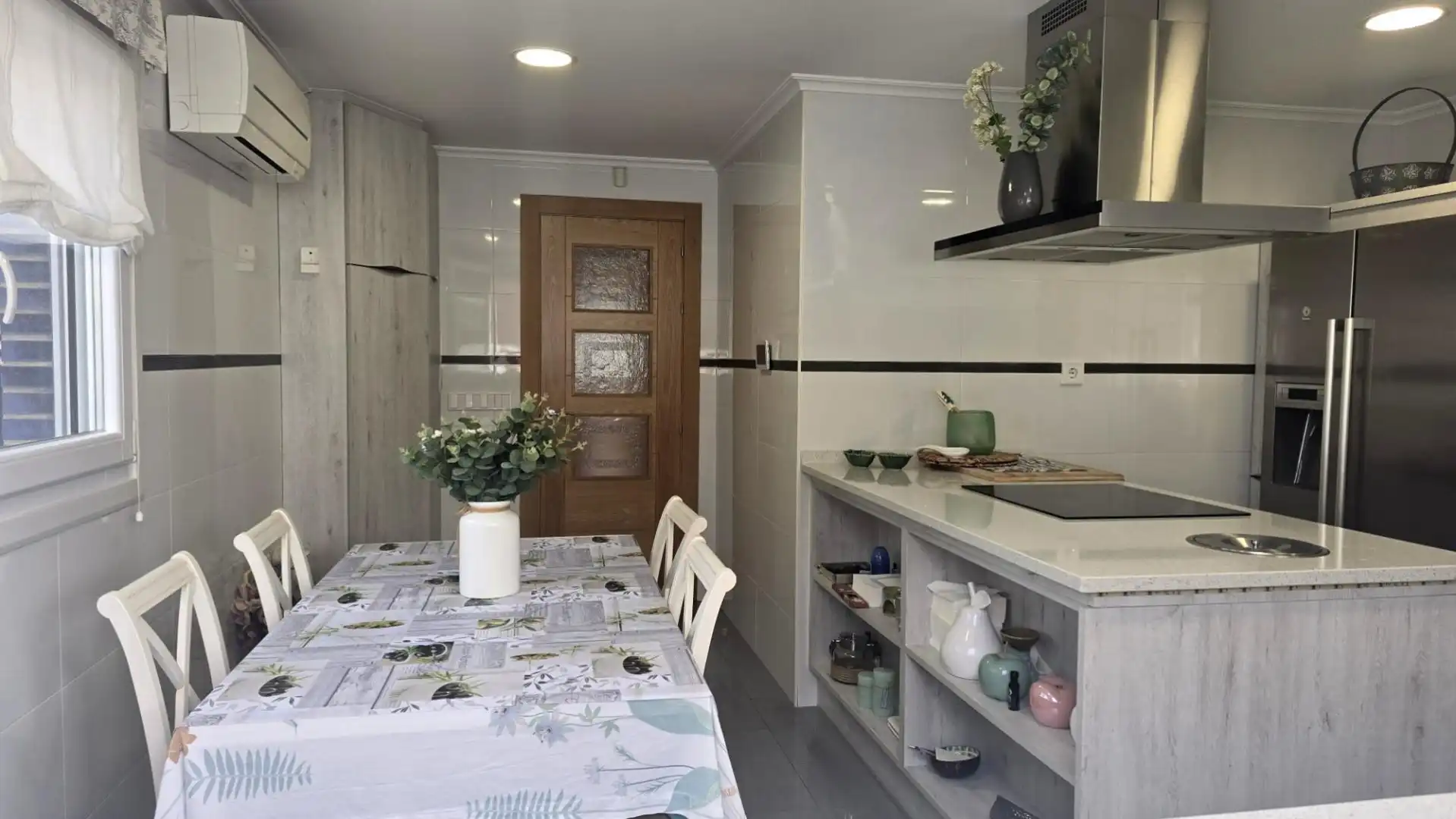 Casa o chalet en venta en Barrio Llano, 27, Puente Viesgo Cocina de Casa o chalet en venta en Puente Viesgo con Aire acondicionado, Calefacción y Jardín privado