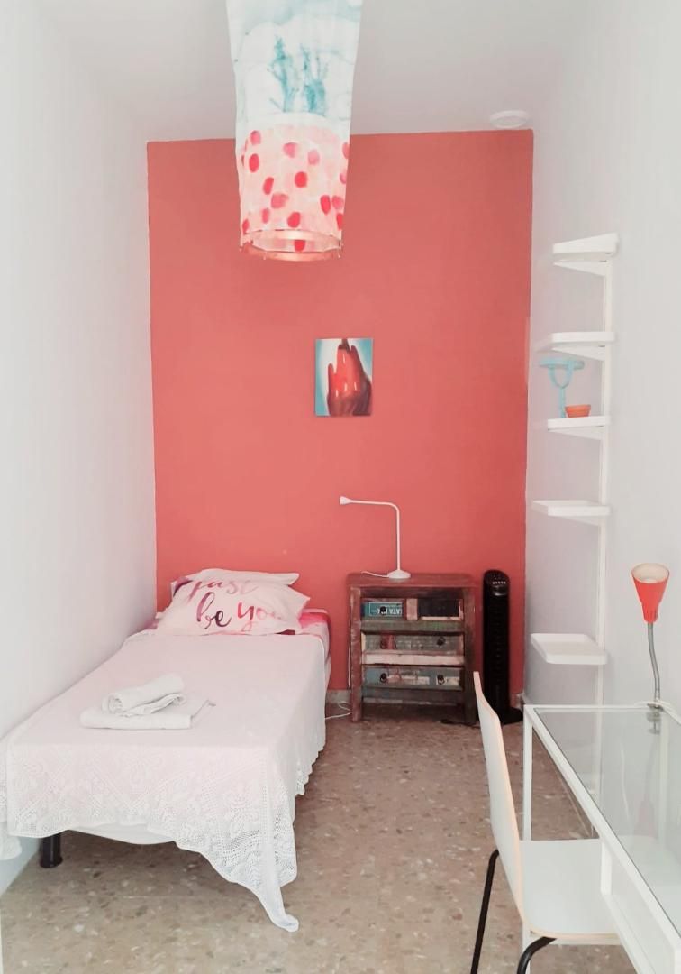 Flat to share in Calle Cervantes, 16, Centro Histórico Bedroom of Flat to share in Cádiz Capital with Heating, Parquet flooring and Furnished
