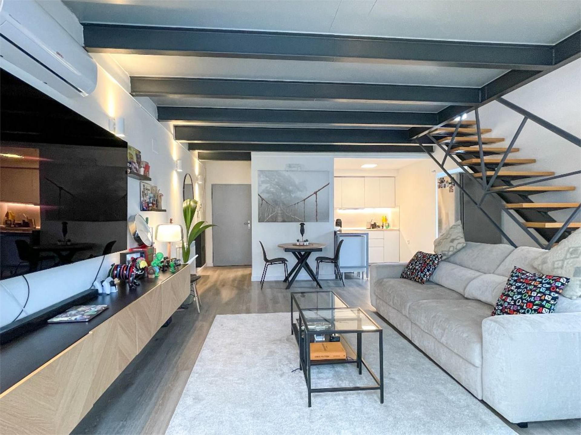 Living room of Attic to rent in  Madrid Capital  with Air Conditioner, Heating and Parquet flooring
