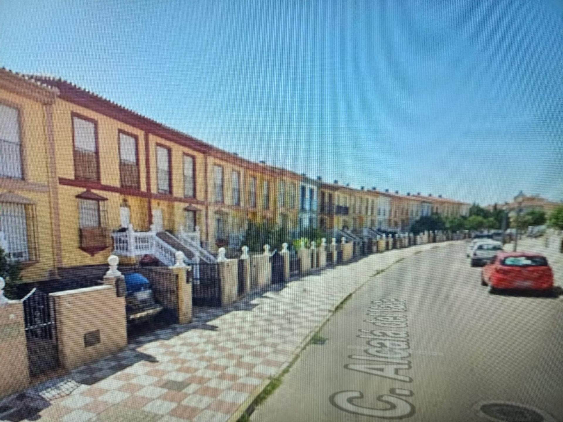 Vista exterior de Casa adosada en venda en Ronda amb Aire condicionat i Balcó