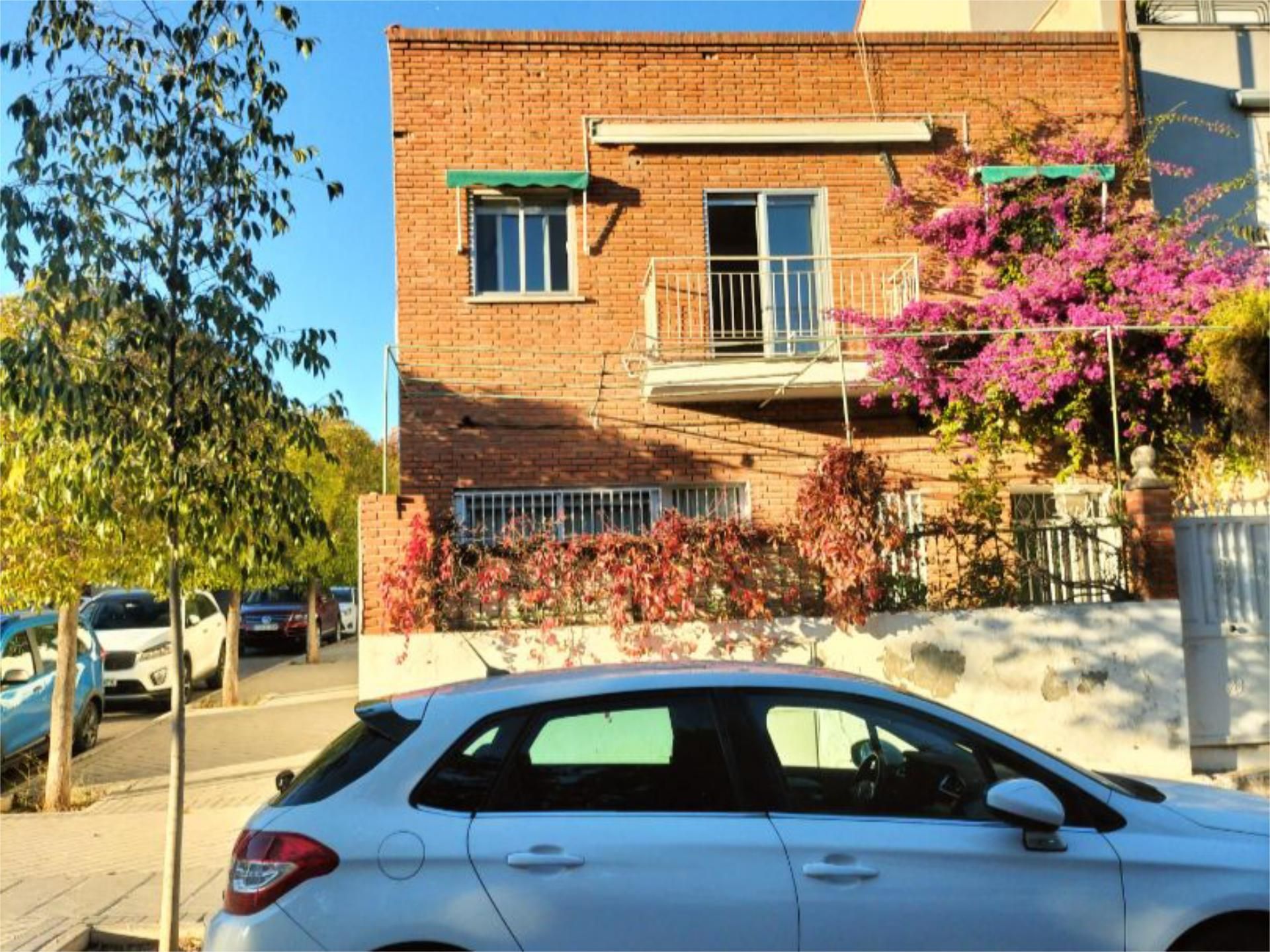 Casa o xalet en venda a Jerónimos Vista exterior de Casa o xalet en venda en Madrid Capital amb Aire condicionat, Calefacció i Jardí privat