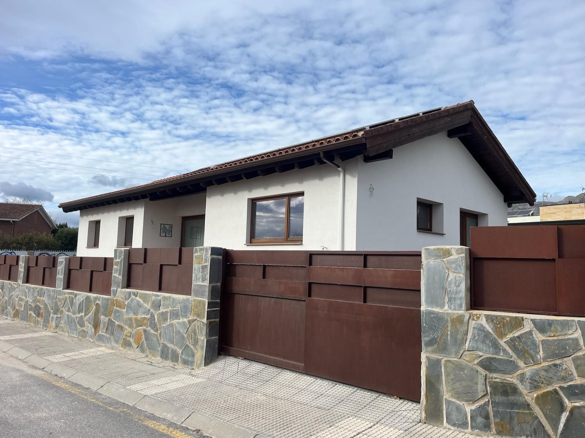 Exterior view of House or chalet for sale in El Boalo - Cerceda – Mataelpino  with Air Conditioner, Terrace and Swimming Pool